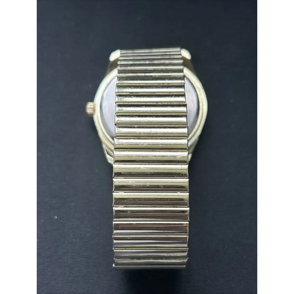 Unbranded gold tone